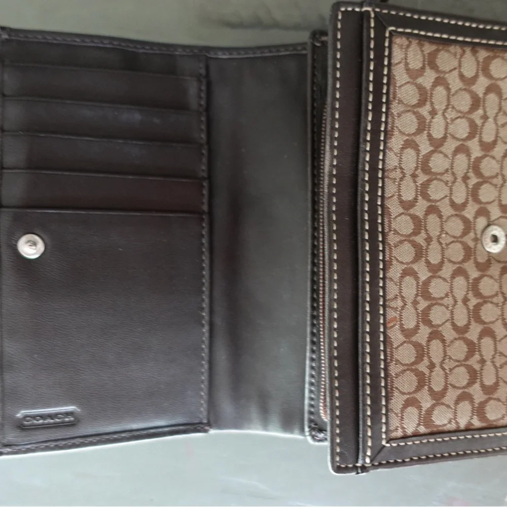 2000s Coach Bifold Wallet - Picture 7 of 9
